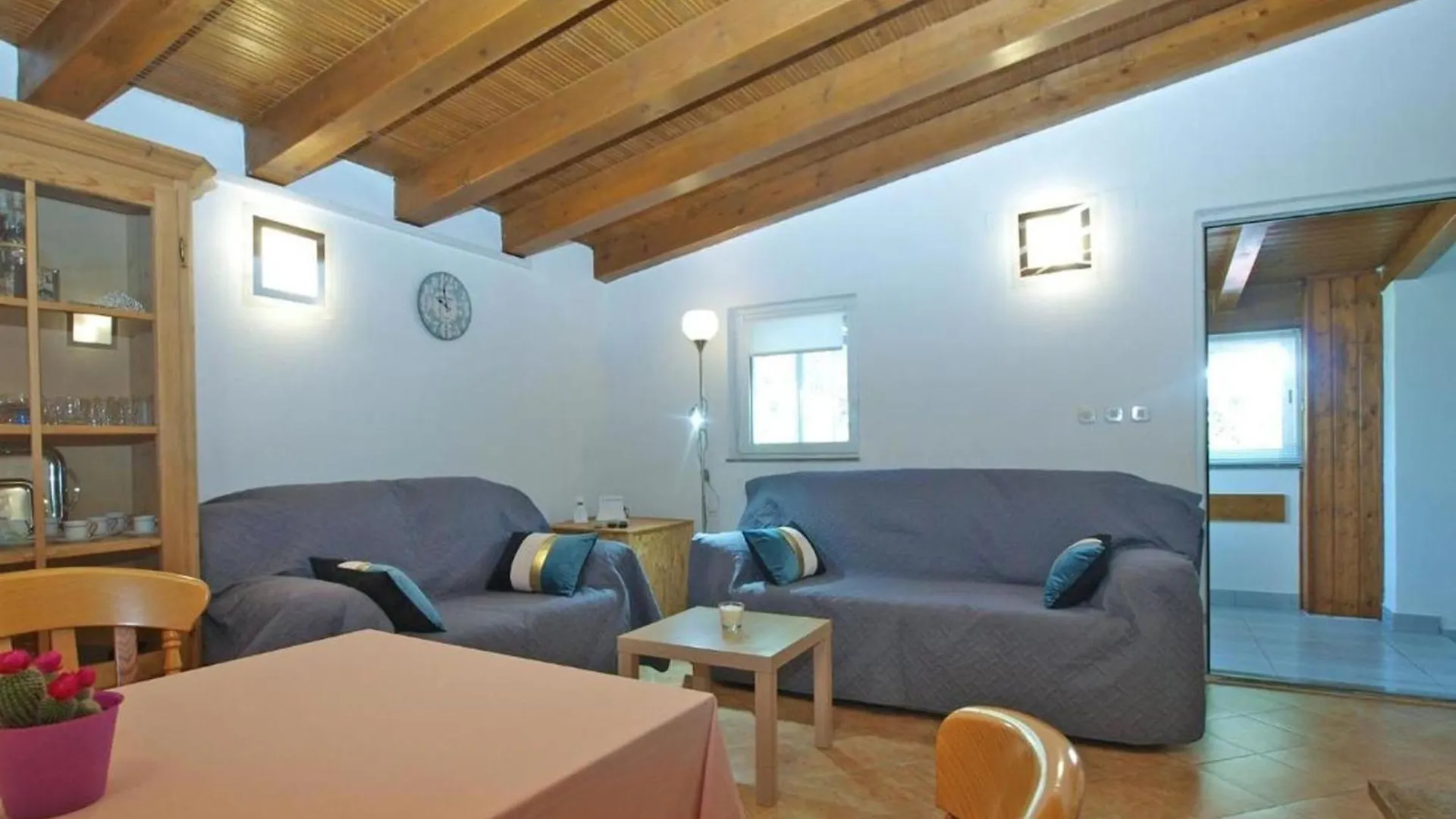 Cozy Apartment With Spacious Garden バニョレ 0*,  クロアチア
